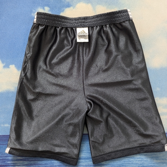 7Y boys Adidas grey shorts 🩶 - Picture 3 of 6